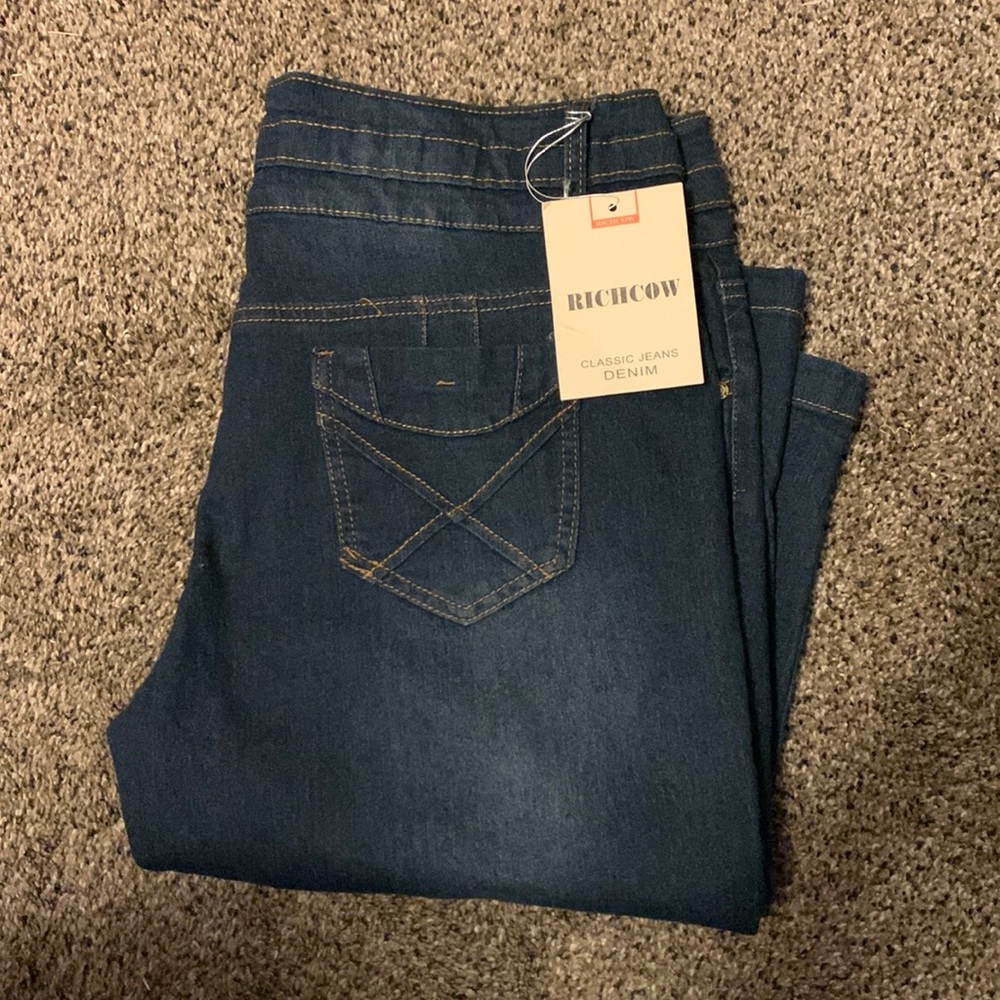 Women’s plus size capris